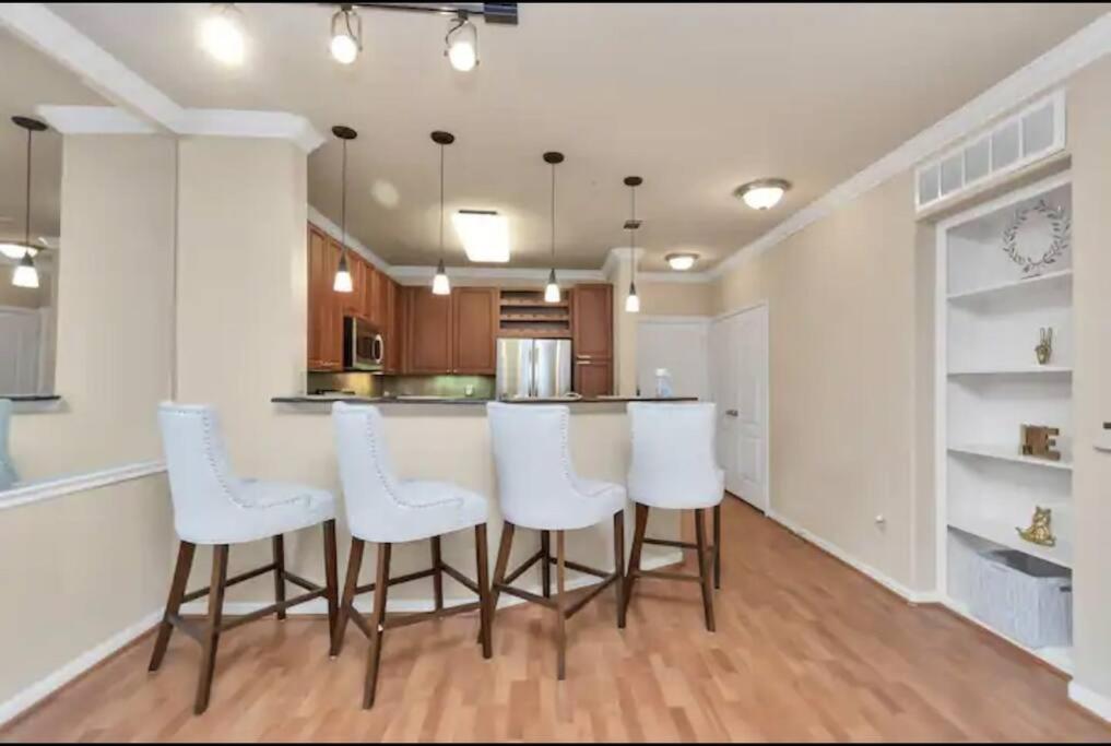 Modern Condo Near Texas Medical Center W Free Parking Houston Exterior foto